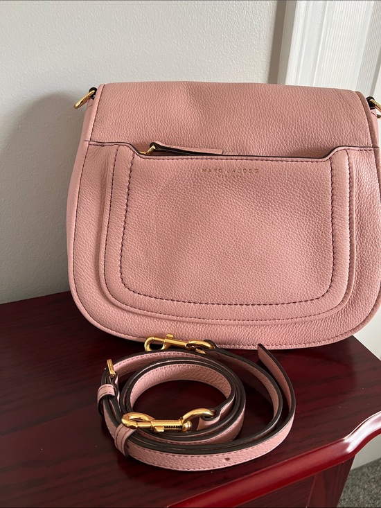 Marc Jacobs Handbags - Marc Jacobs New York Blush Pink Pebbled Leather Crossbody with Gold Hardware